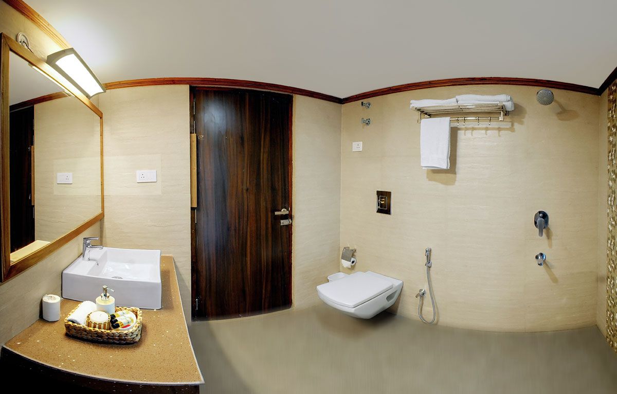 Cliff Peak Homestay w/ Valley Views, Uttarakhand - Mukteshwar, Uttarakhand photo 4