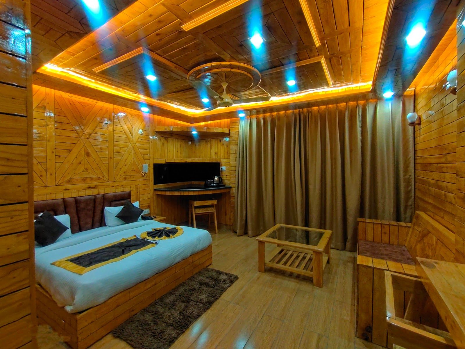 Wooden Room Homestay w/ Mountain Views