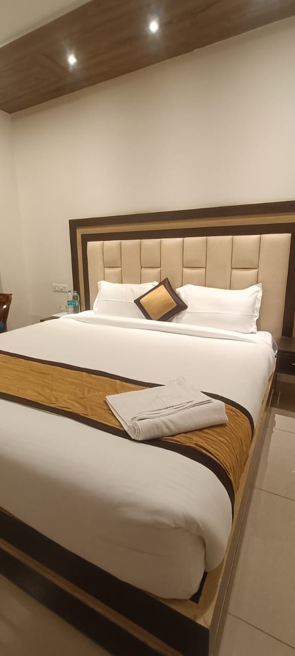 Kinnaur House: Highway Views & Home-Cooked Meals