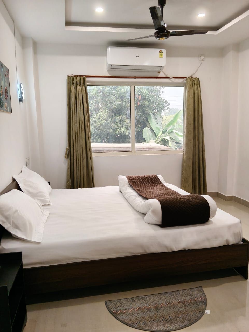 Spacious 7-Room Lodge, Assam