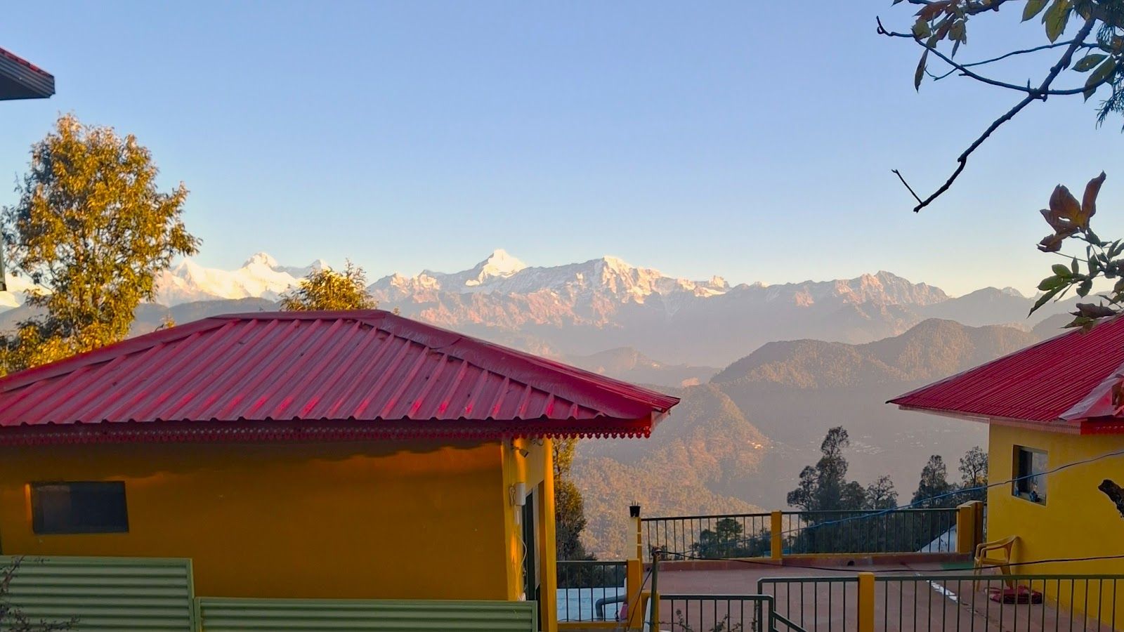 Panchachuli View Homestay w/ Bonfire, Uttara...