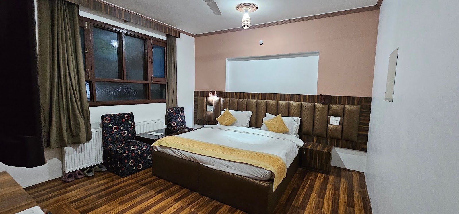 Homestay w/ Central Heating & Home Meals, J&K in Srinagar, J&K 2