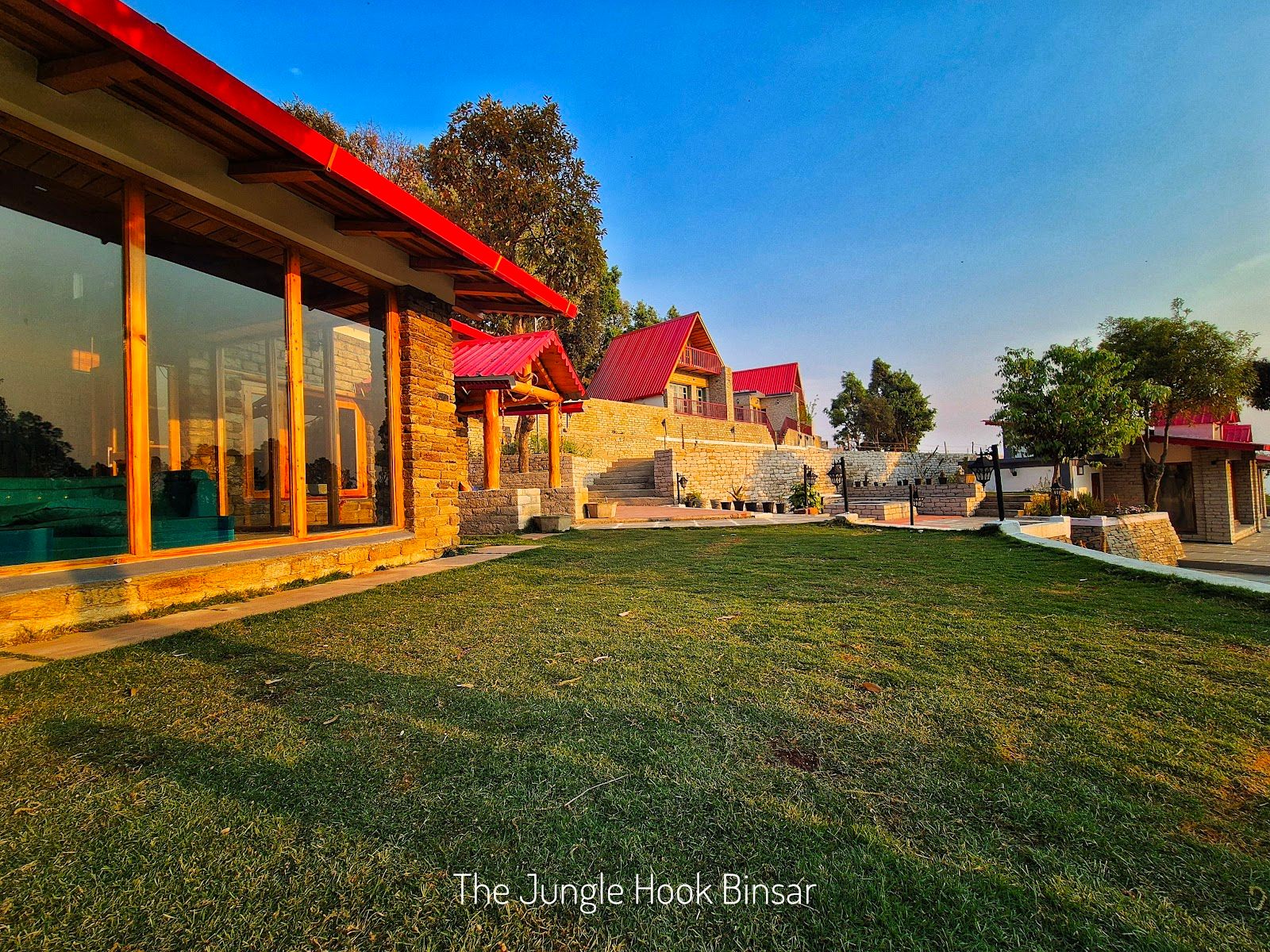 Forest Cottage w/ Valley Views & Home Meals