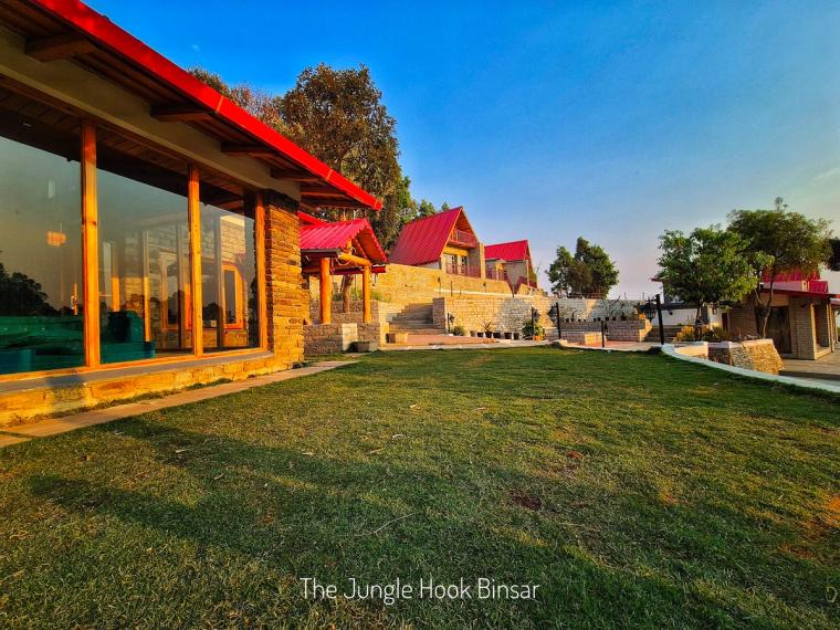 Forest Cottage w/ Valley Views & Home Meals