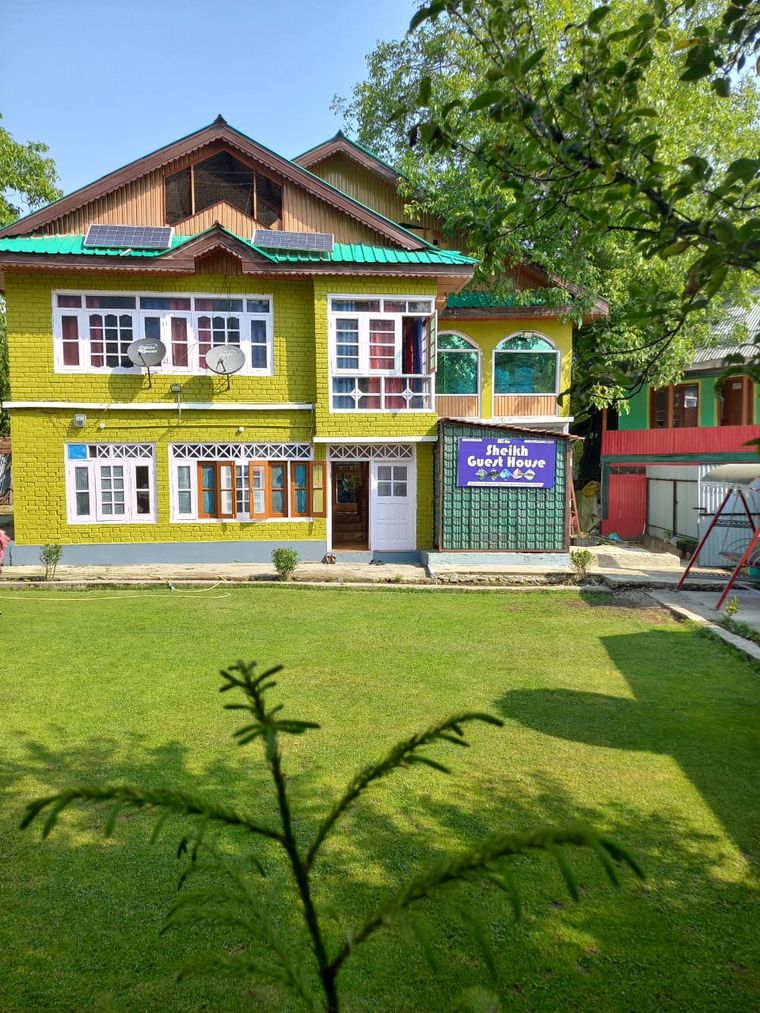 Deluxe Homestay w/ Home Meals & Treks, Kashmir