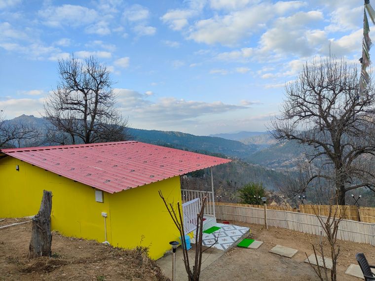 Mountain Cottages w/ Valley Views, Uttarakhand