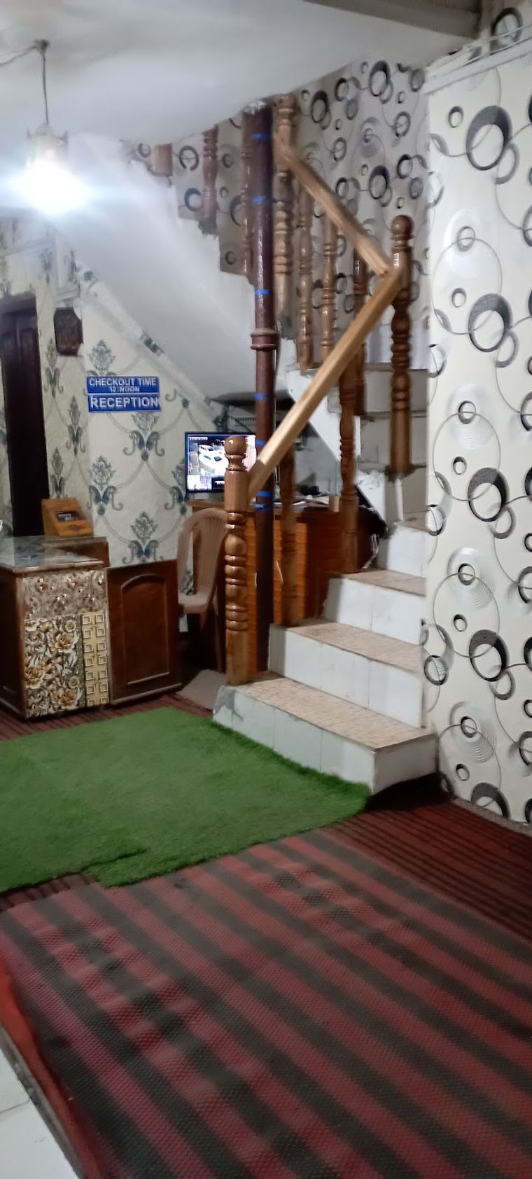 Graceful Homestay w/ Views & Home Meals, J&K