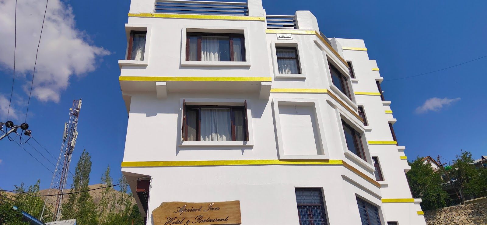 Mountain Homestay w/ Valley Views, Ladakh