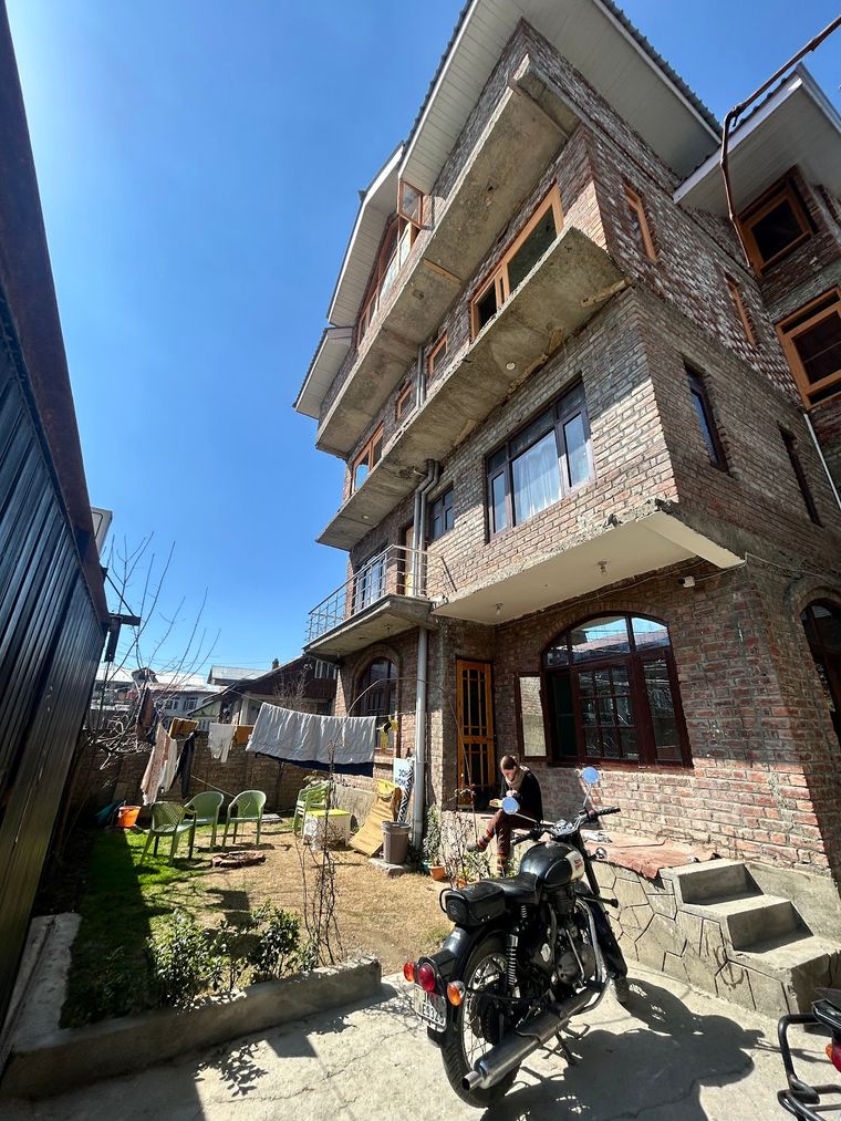 Clean Homestay w/ Home Meals & Travel Help, J&K