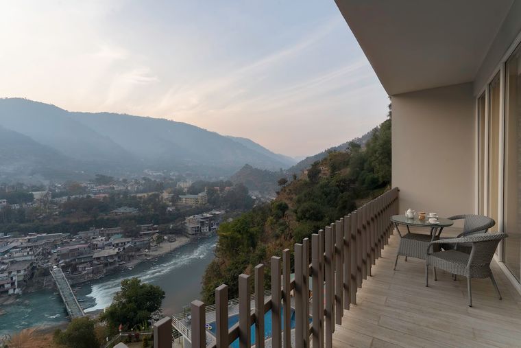River-view guest house in Mandi, Himachal