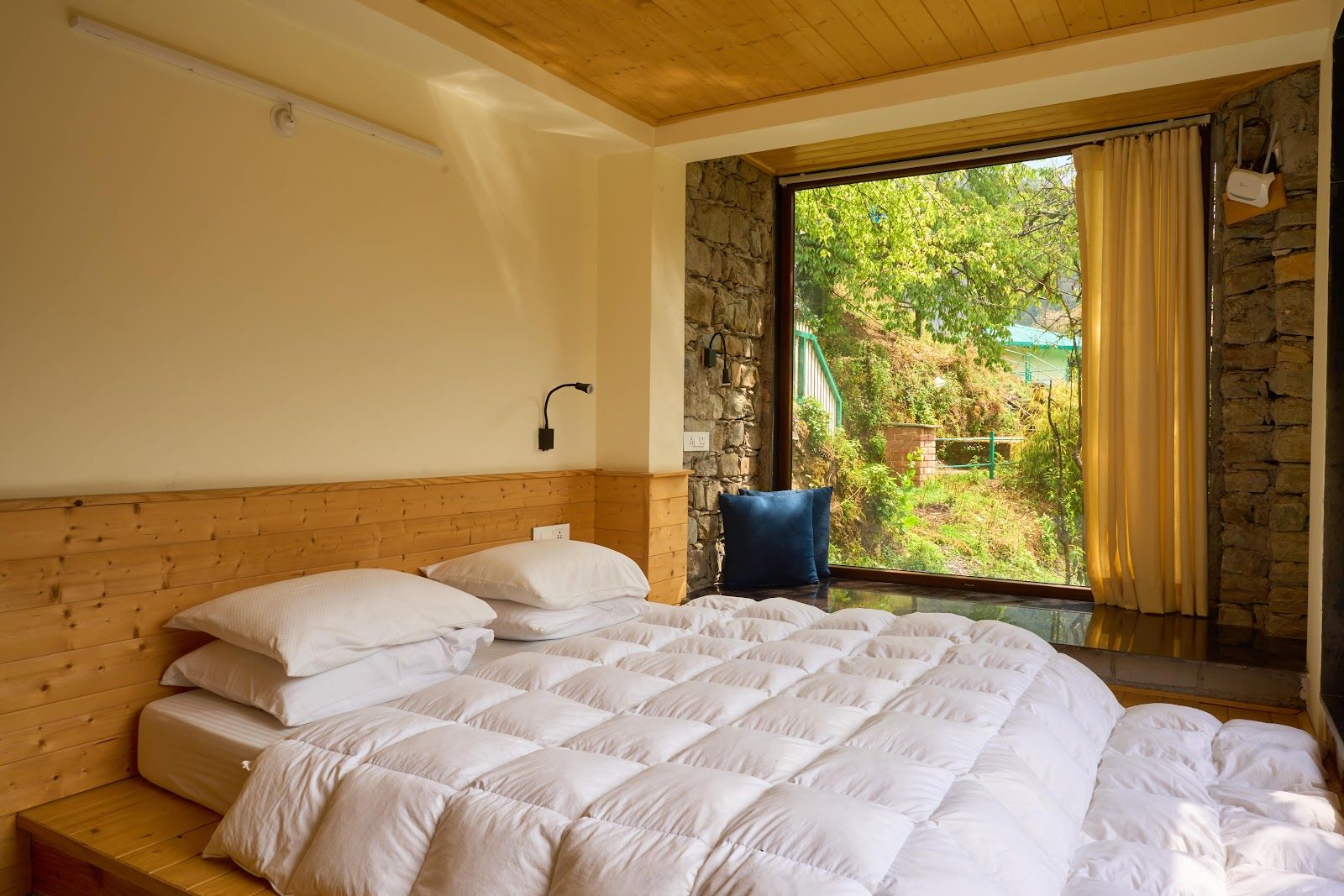 Log Hut & Cottages w/ Mountain Views in Uttarakhand 2