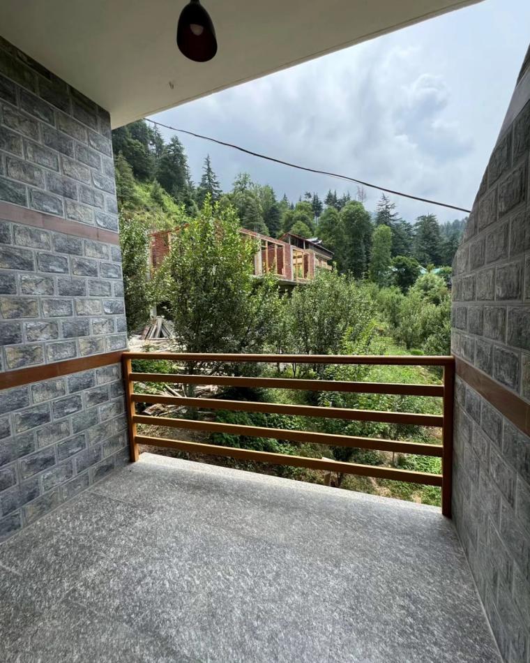 Mountain view homestay in Naggar, Kullu