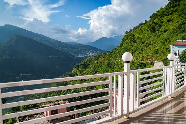 Himalayan Homestay w/ Mountain Views, Uttarakhand