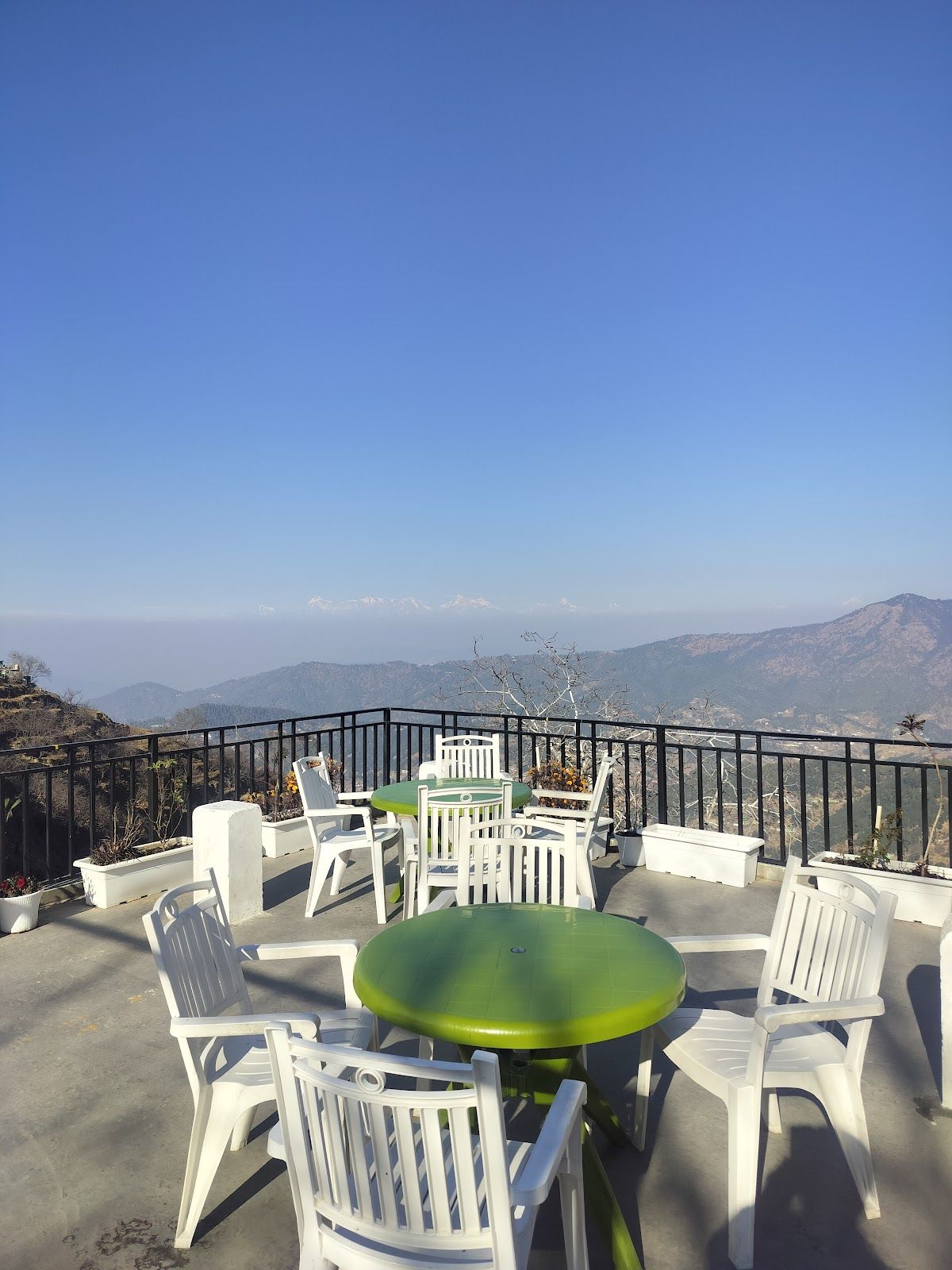 Mukteshwar House: Himalayan Views & Family Hospitality
