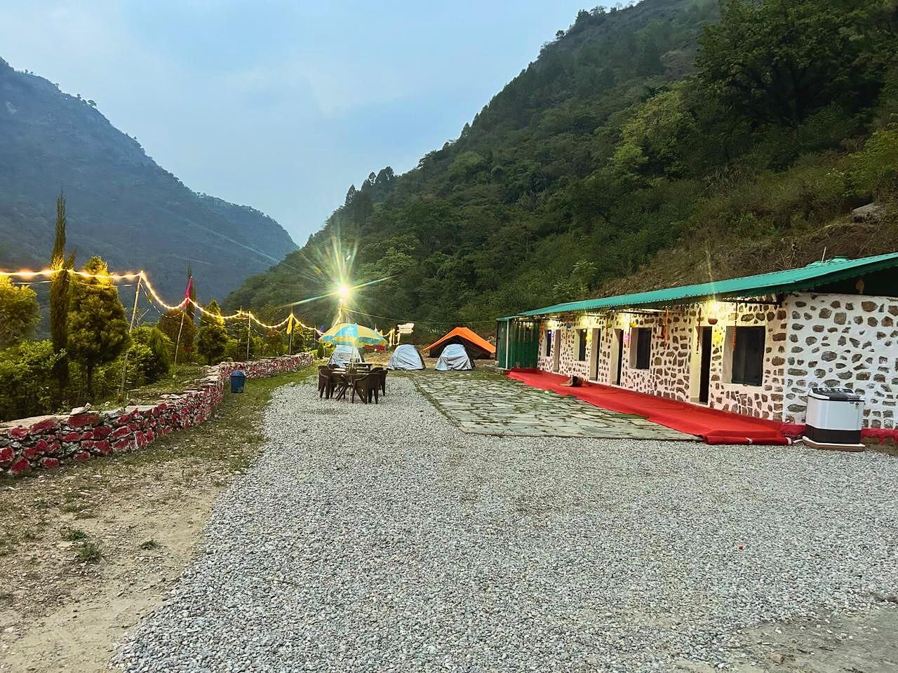 Riverfront Homestay w/Comfort & Nature, UK