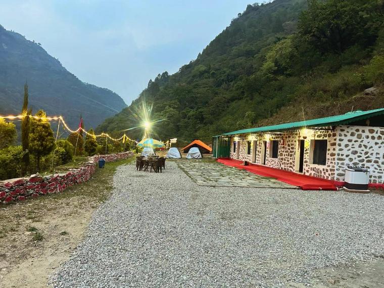 Pilgrimage Route Resort, Home Meals, UK
