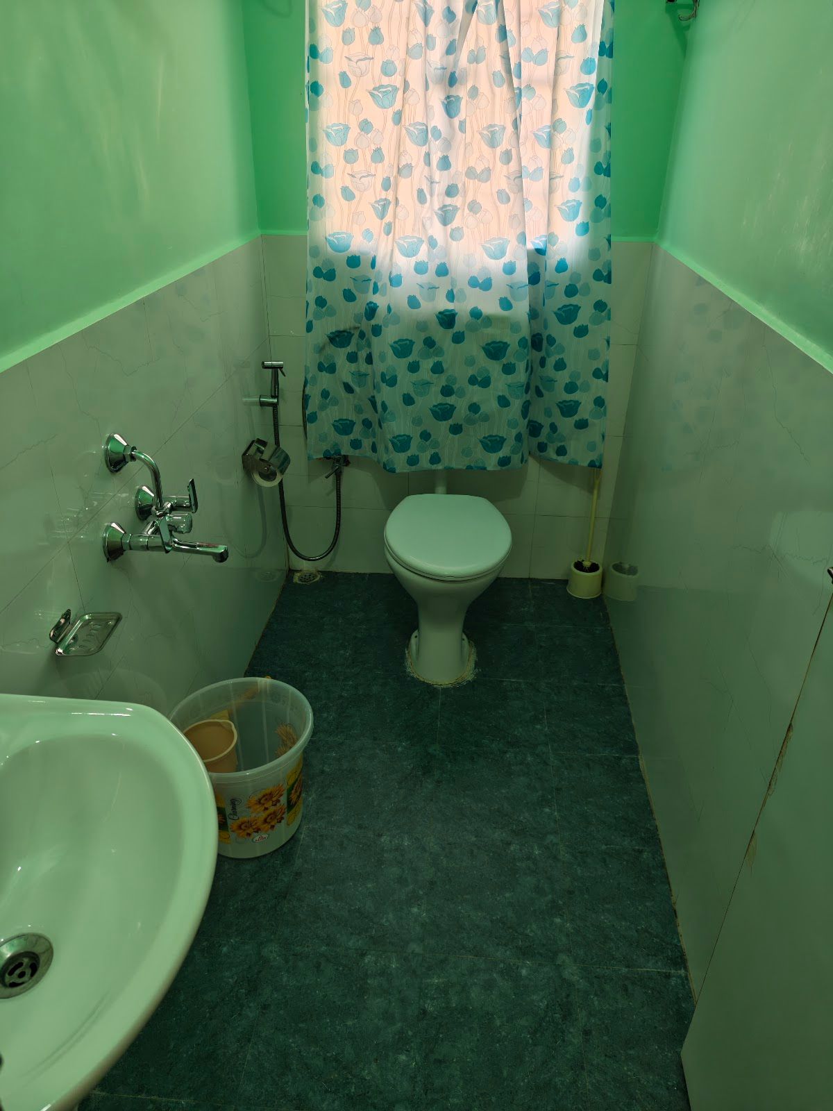 Clean Rooms w/ Friendly Staff near Jowai