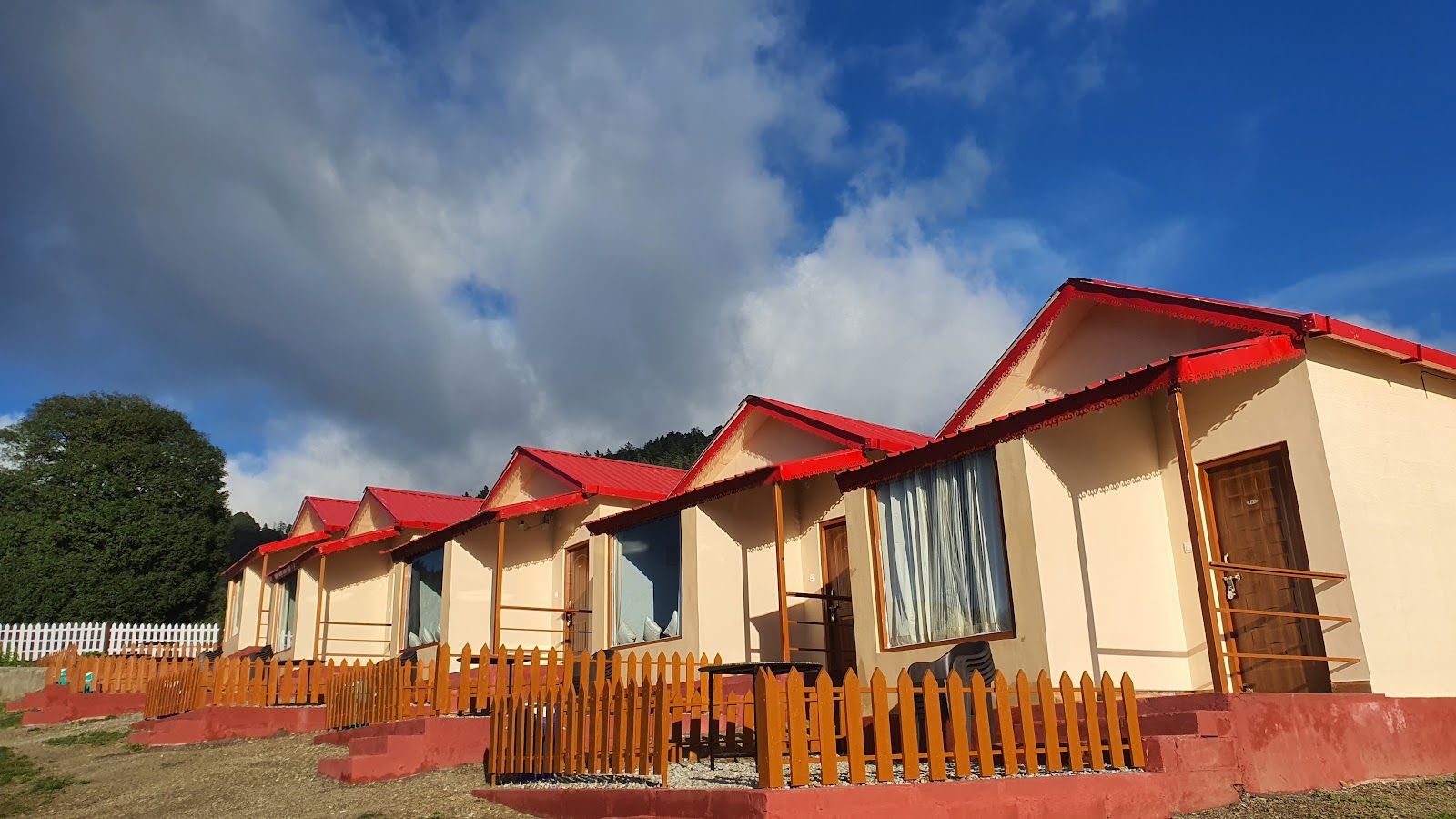 Hilltop Cottages w/ Panoramic Views, Uttarakhand