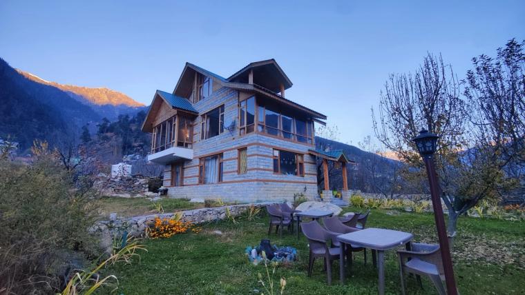 Mountain View Cottage w/ Food & Hospitality HP
