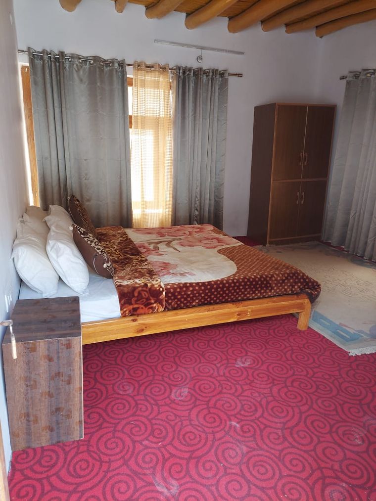 Ladakh House: Views of the Indus River