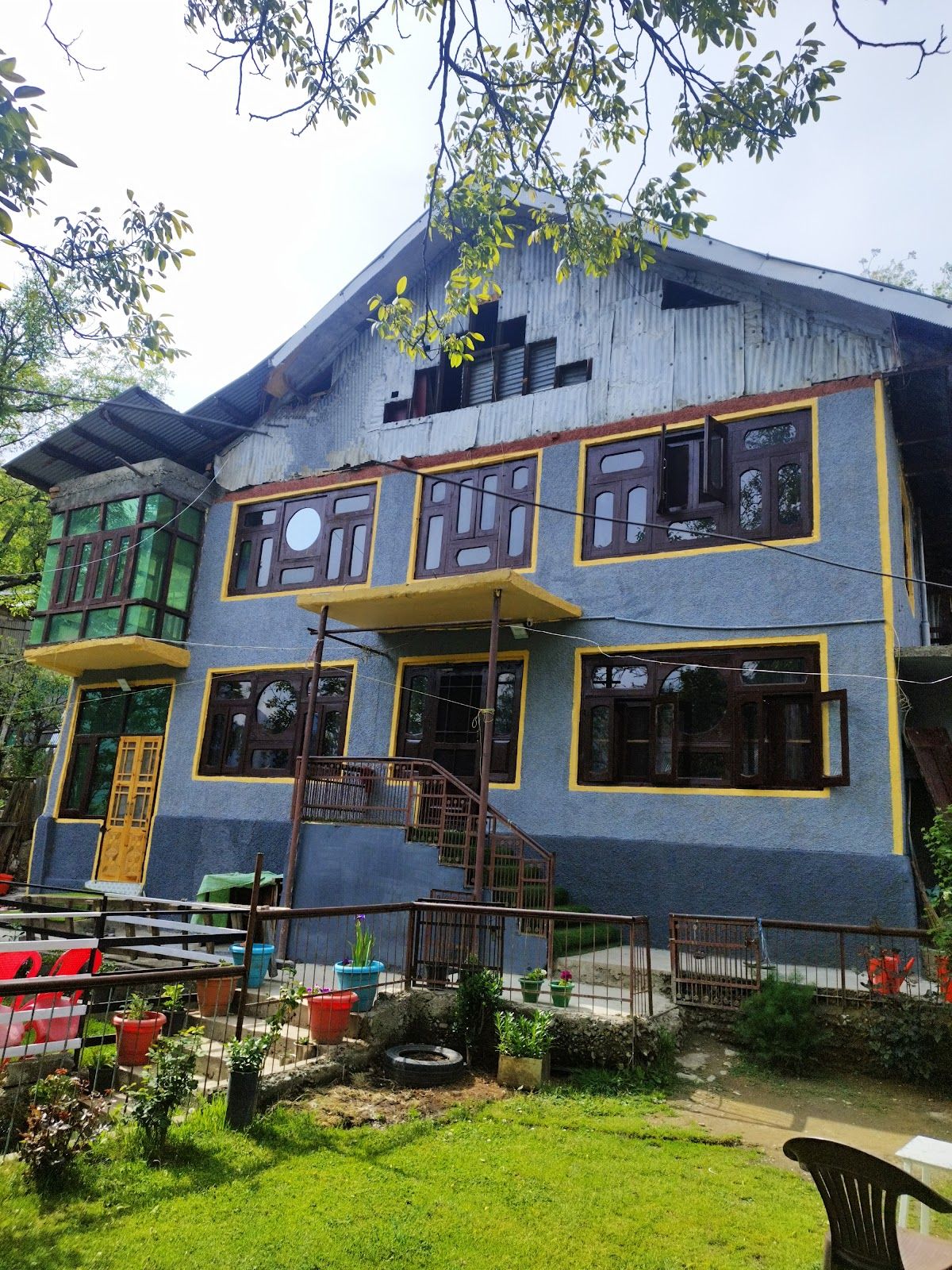 Homestay w/ Home Meals & River Access, Kashmir