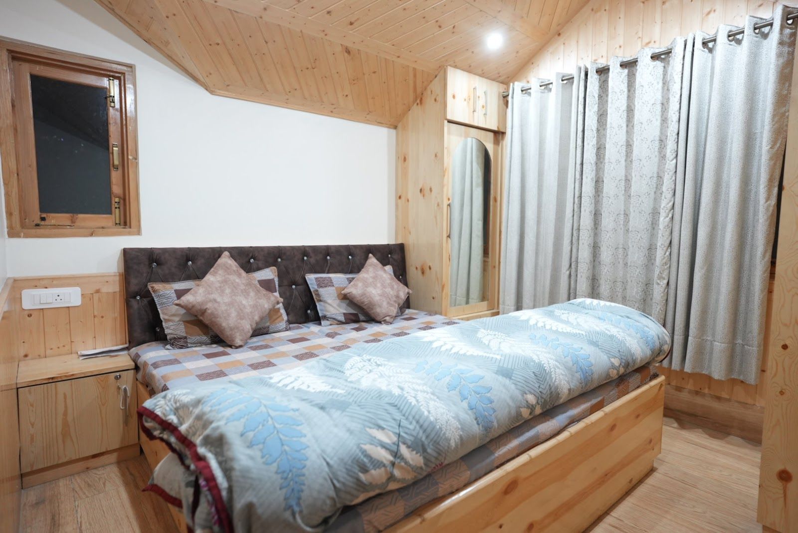 Mountain View 3BR AP w/ Balcony HP in Shimla, HP 2