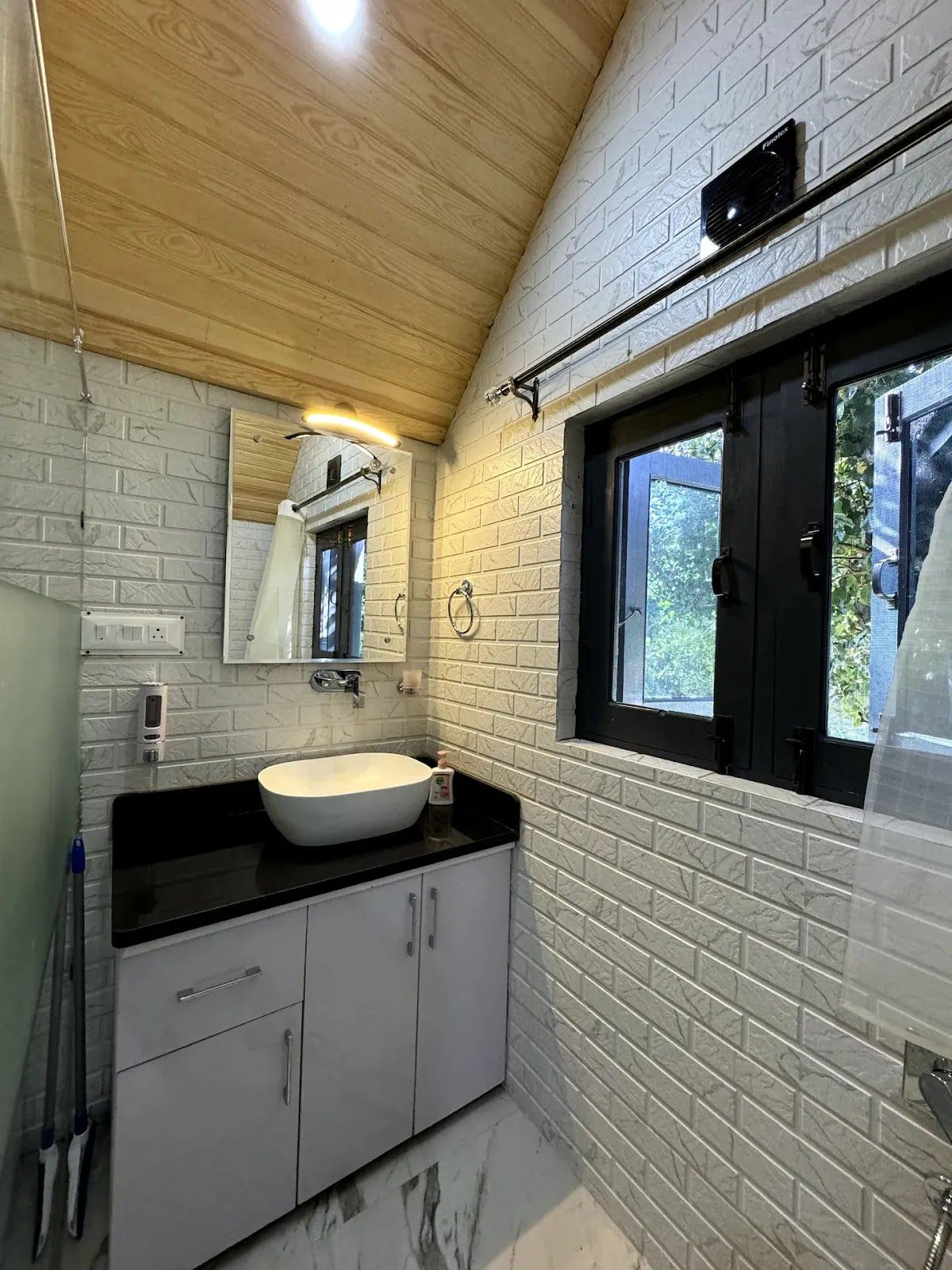 Garden Spa + Hot Tub Retreat | Casa La Cape - Srinagar, Jammu and Kashmir photo 4