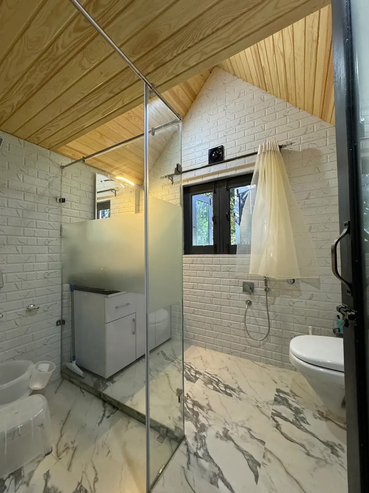 Garden Spa + Hot Tub Retreat | Casa La Cape in Srinagar, Jammu and Kashmir 8