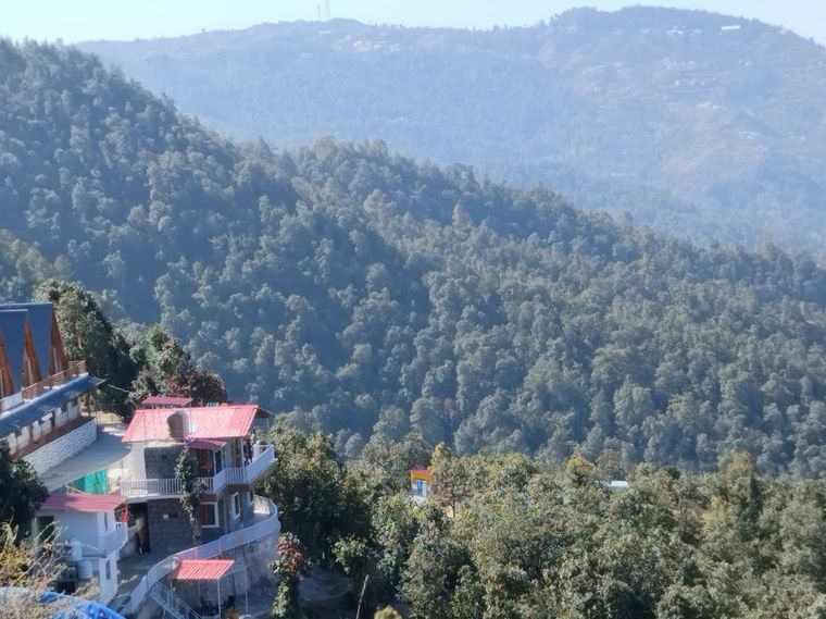 Eight bedroom house with mountain views in Mukteshwar