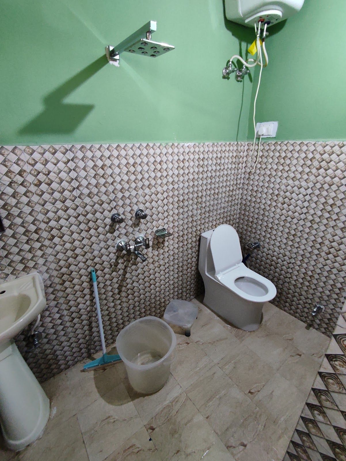 Homestay w/ Home Meals & Mountain Views, HP - Sarahan, HP photo 4