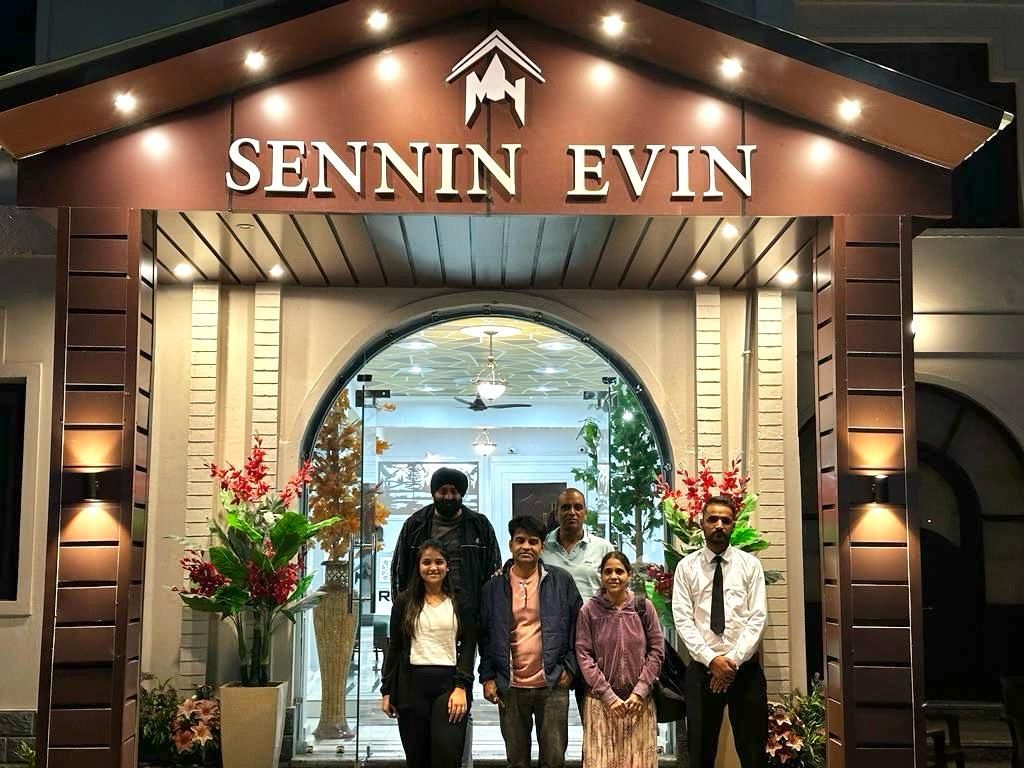 Homestay w/ Central Heating & Home Meals, J&K in Srinagar, J&K 1