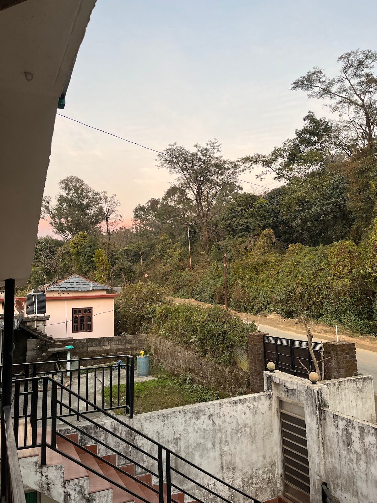 Clean Homestay w/ Valley Views & Kitchen, HP in Sarah Rd 1