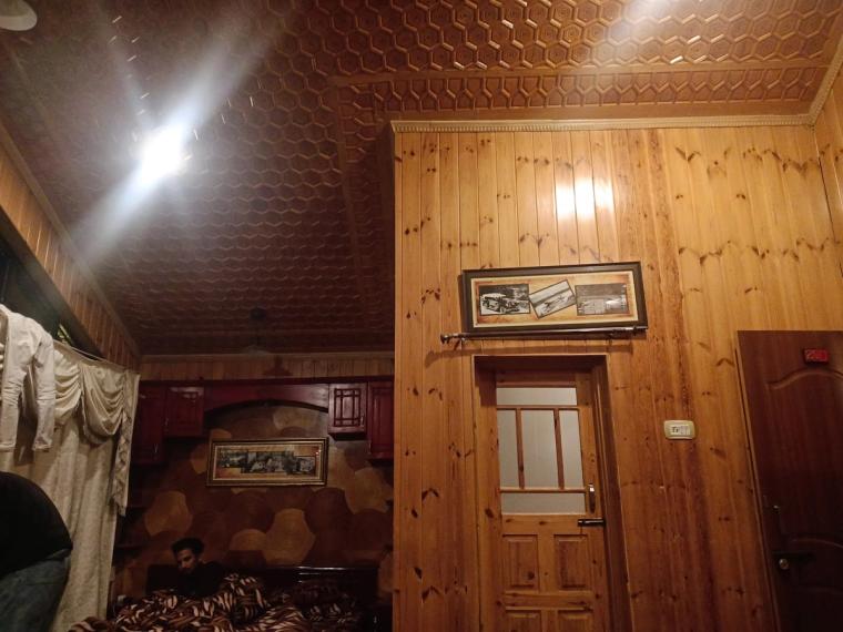 Riverfront Homestay w/ Yummy Food & Views, J&K