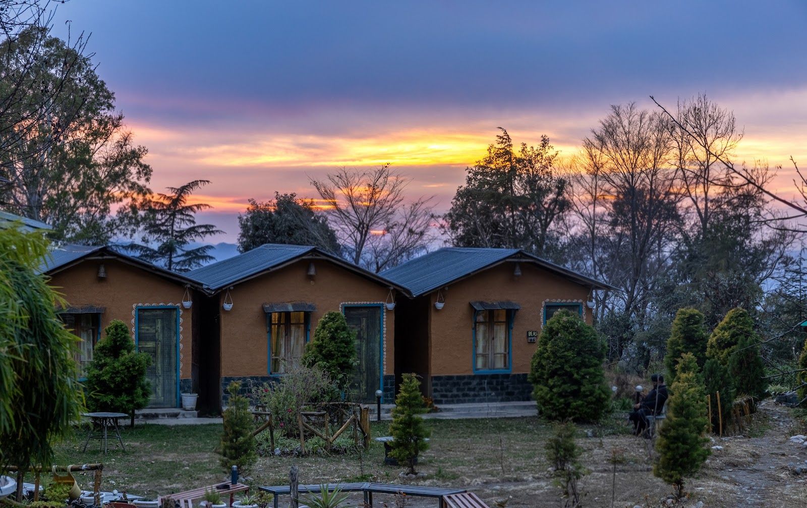 Mud Huts w/ Mountain & Forest Views HP in Bir, HP 1