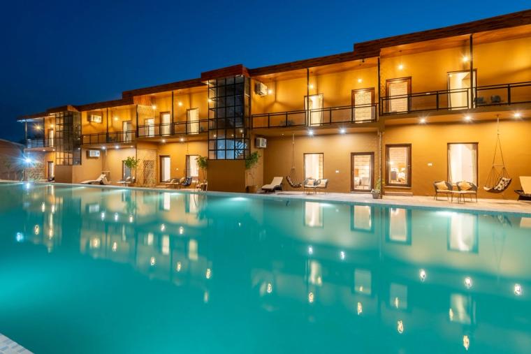 Forest Bungalow w/ Huge Pool & Meals, UT