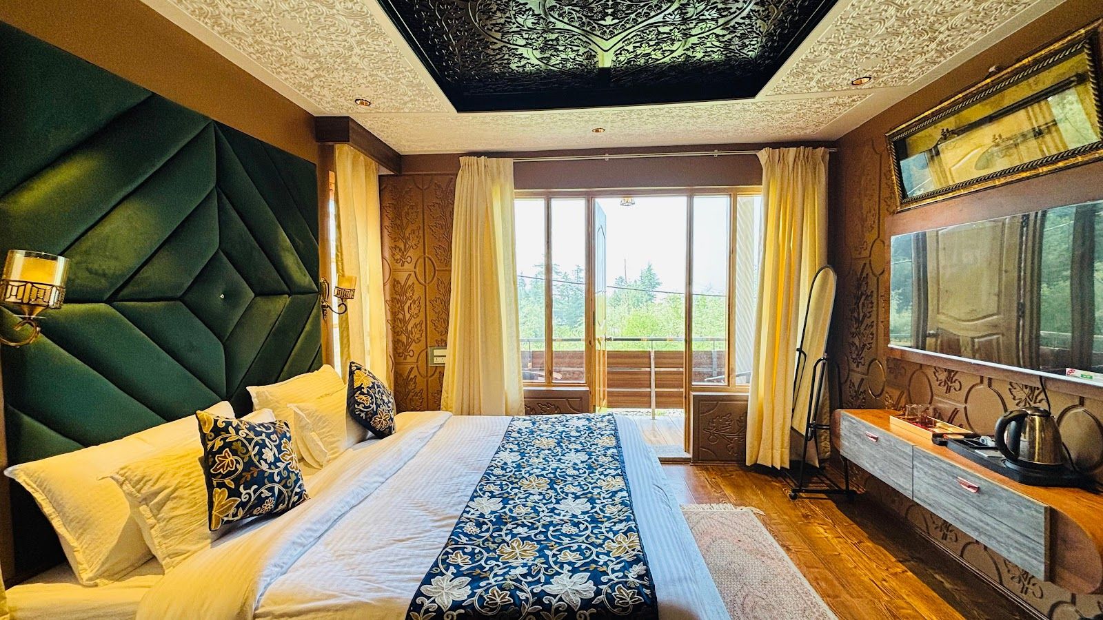 Spacious Cottage w/ Mountain Views Kashmir in Tangmarg, Kashmir 2