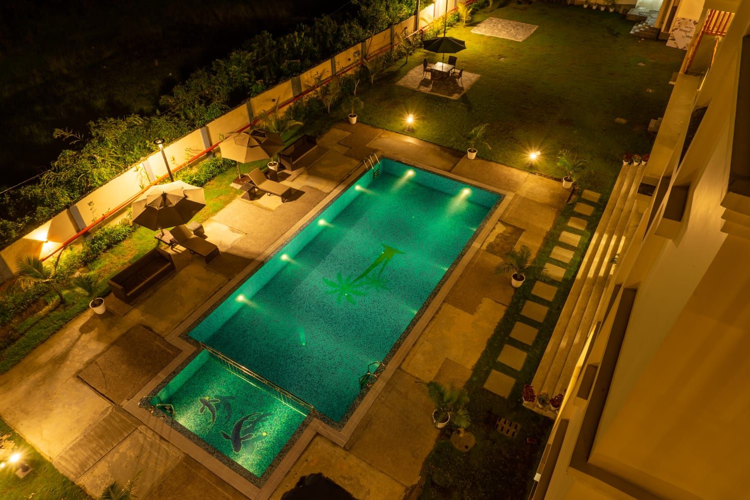 House with Pool in Nokhroy Gaon, 27 Bedrooms