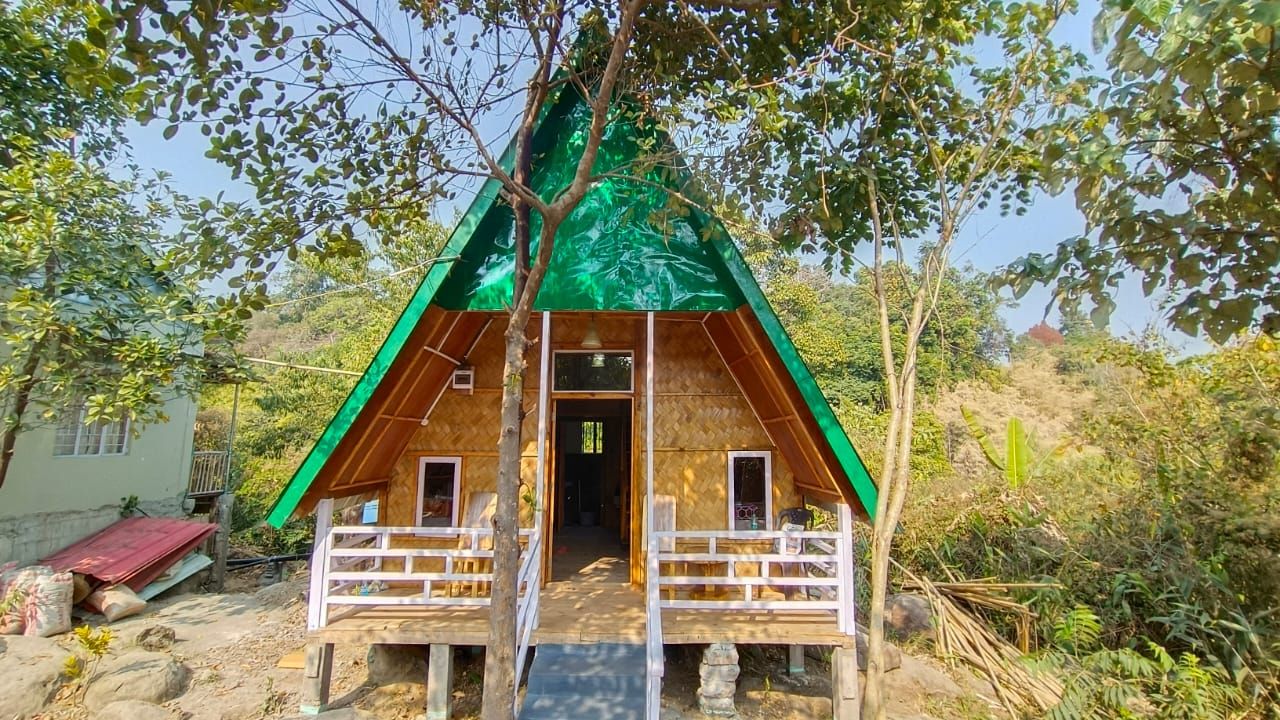 Guided Treks Lodge w/ Bonfire & Nature, Meghalaya