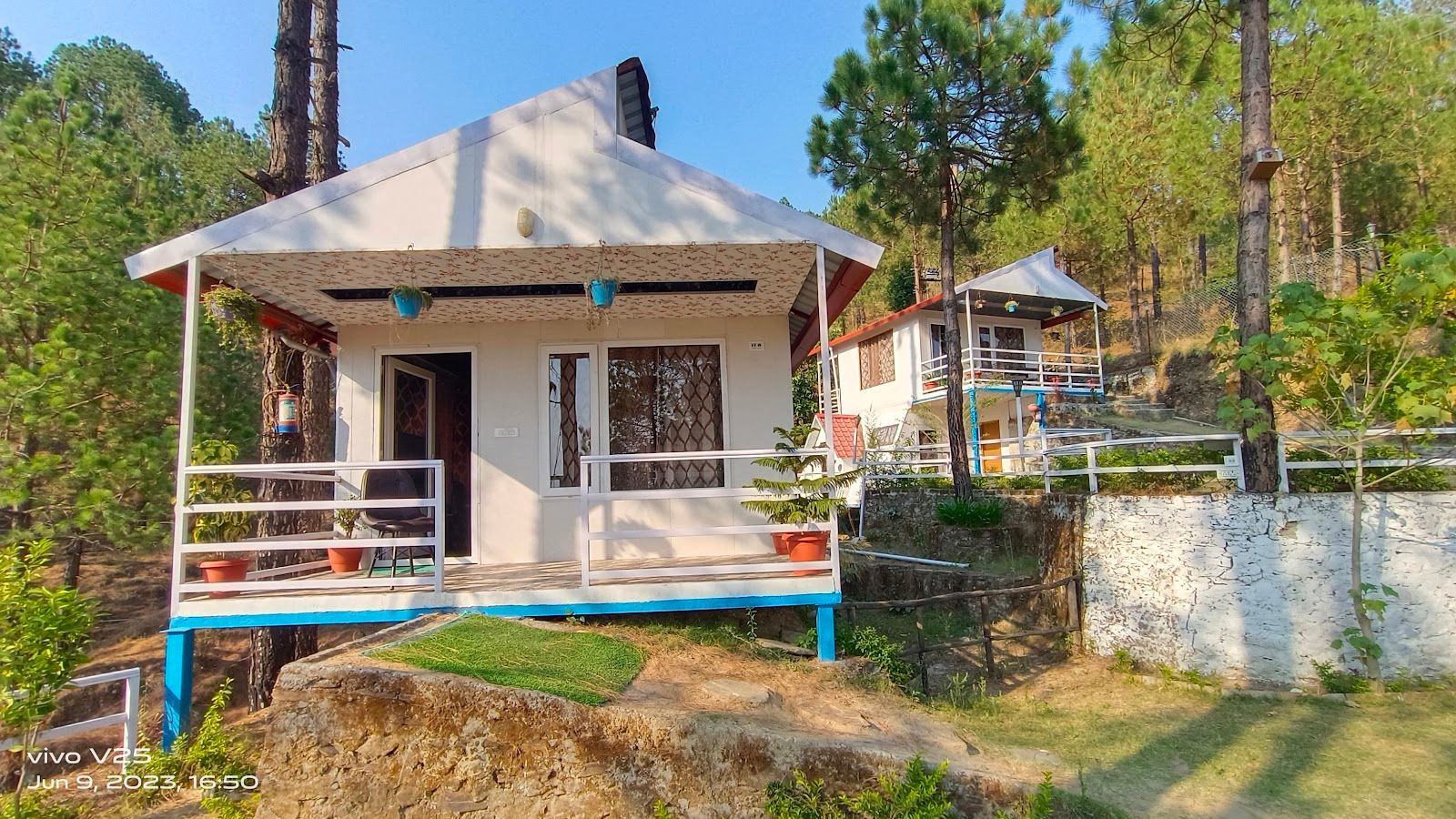 10 bedroom house with mountain views in Gounu