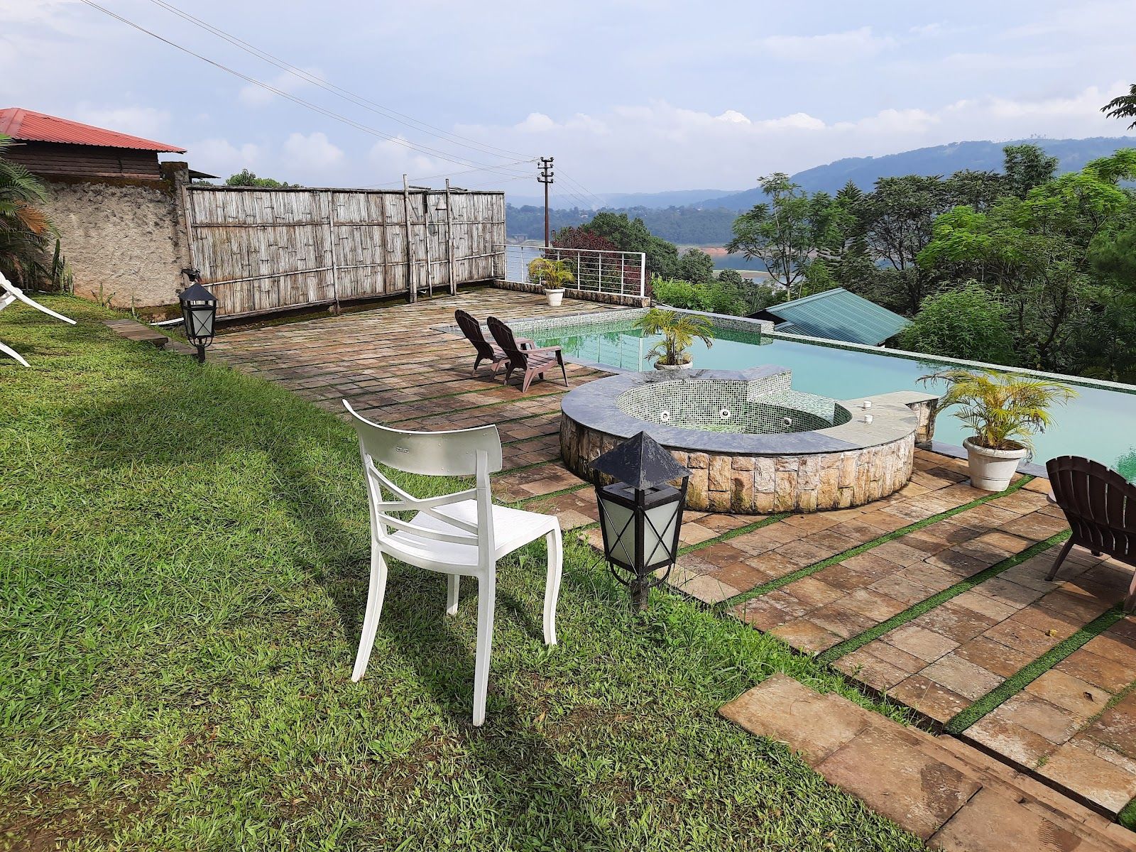 Lakeview Cottages & Glamping Retreat
