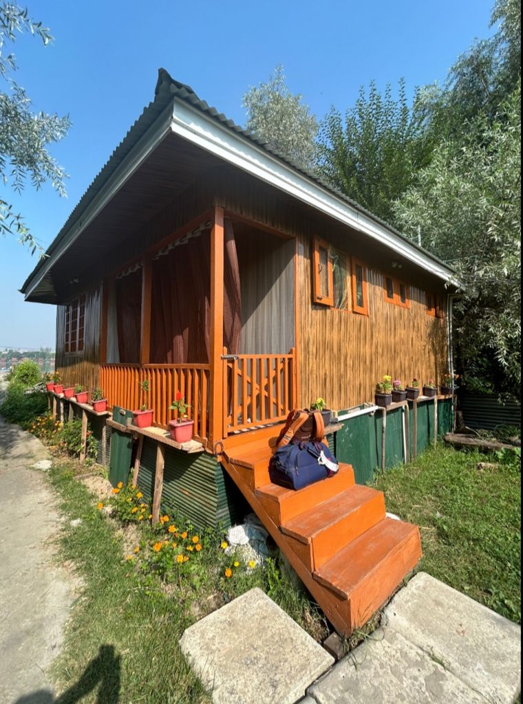 Lakefront Cottage w/ Home Meals & Views, J&K