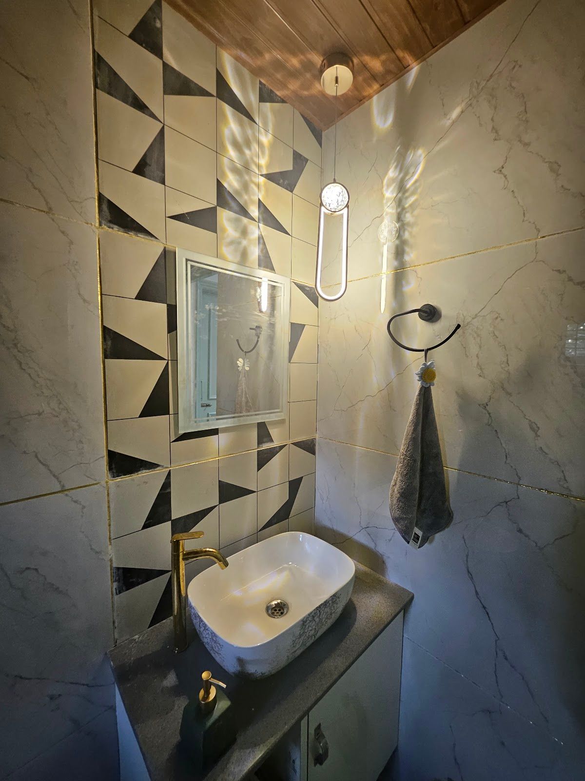 Modern Aesthetic Homestay w/ Geyser Assam - Jorhat, Assam photo 4