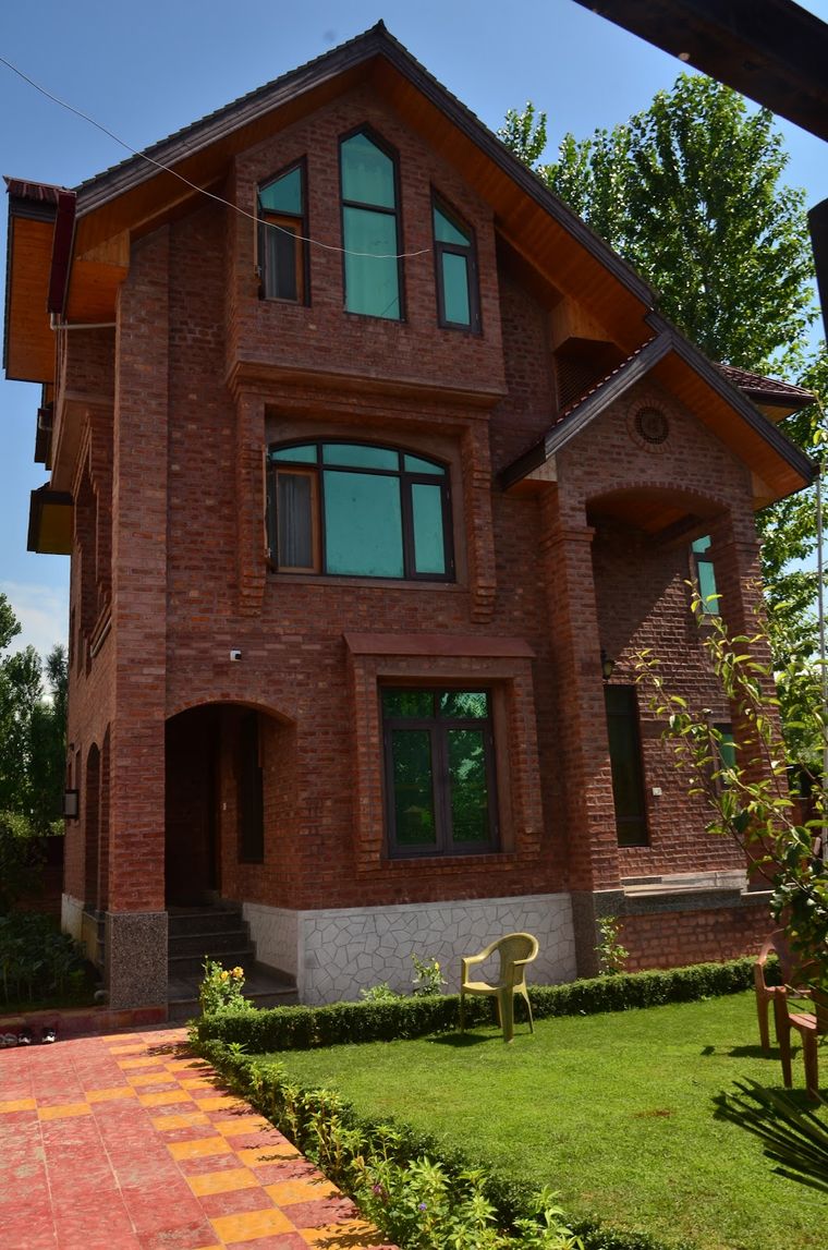Homestay w/ Home Meals & Caretaker, Srinagar