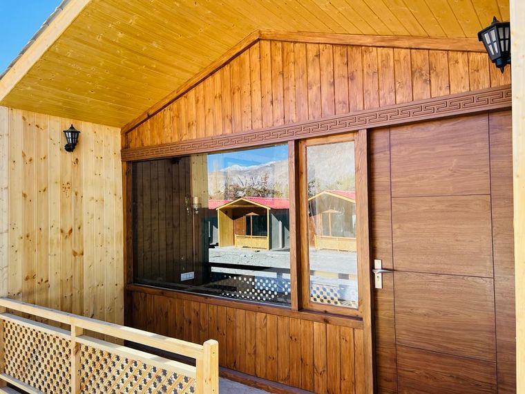 Khardung La Camp w/ Skylights & Food, Ladakh