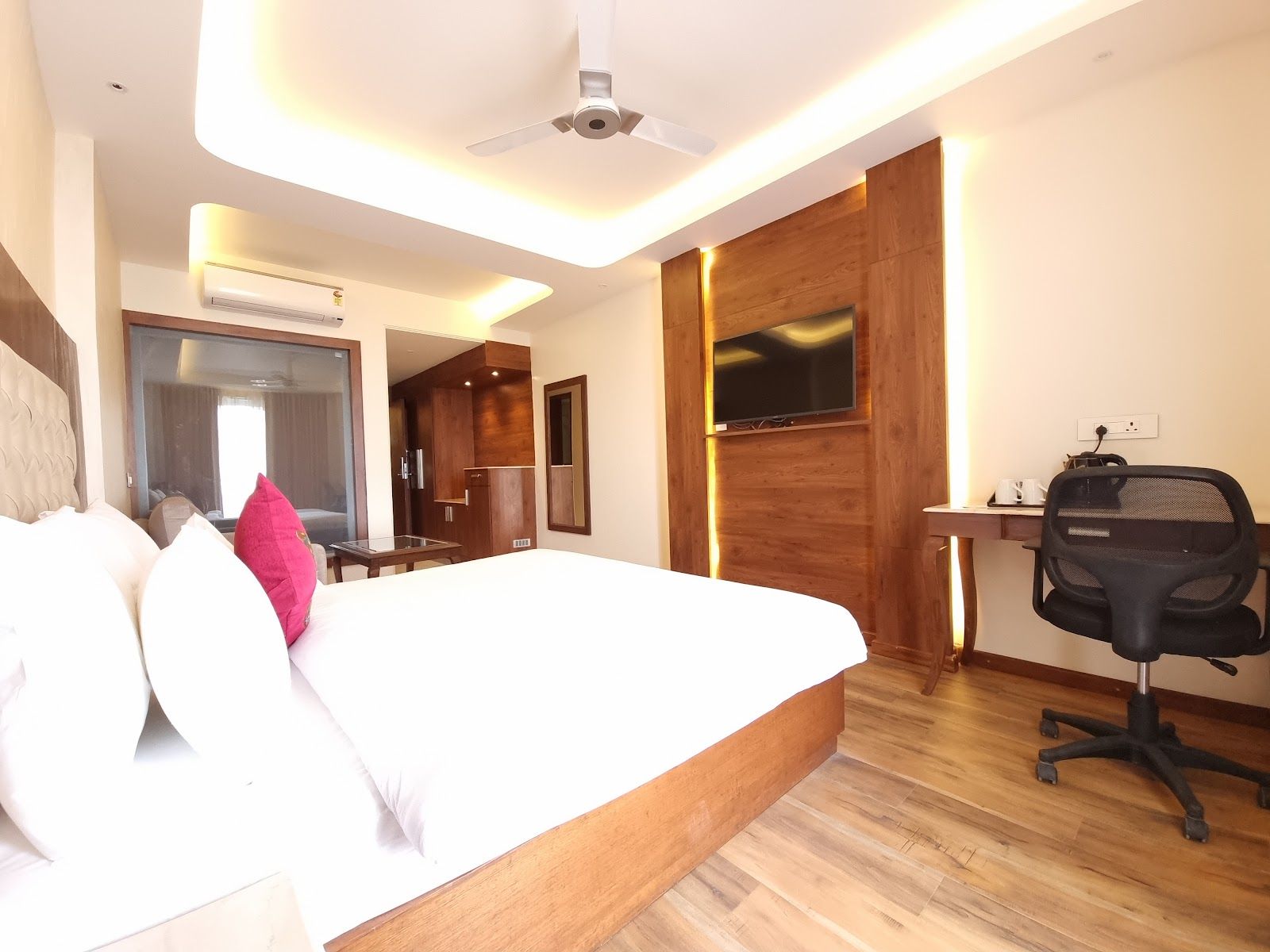 Family Cottage w/ Valley Views & Meals in Uttarakhand 2