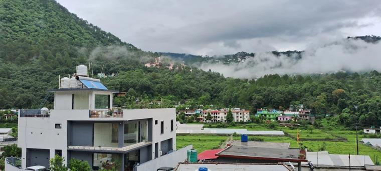 Six bedroom house with mountain views near Nainital