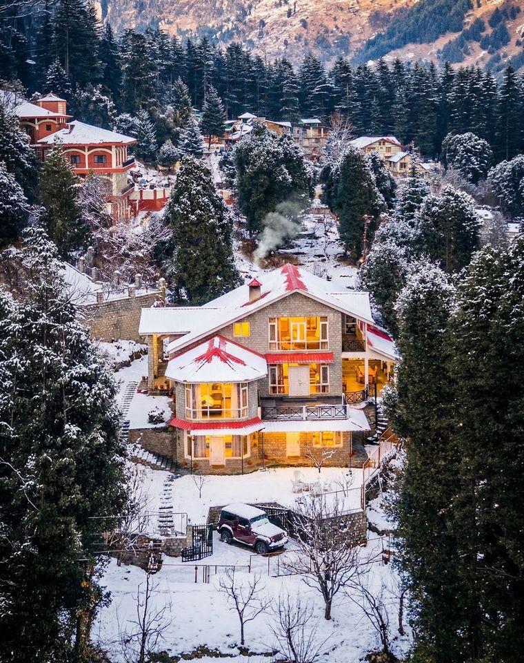 Valley view 5-bedroom house, Manali, Himachal
