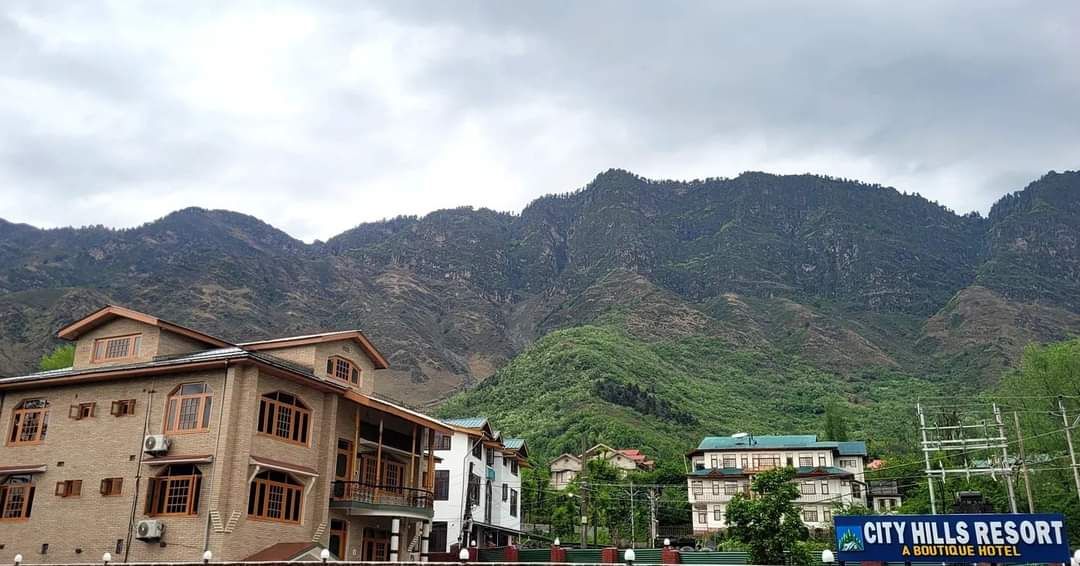 Heated Homestay w/ Valley Views, Jammu & Kashmir in Srinagar, Jammu & Kashmir 8