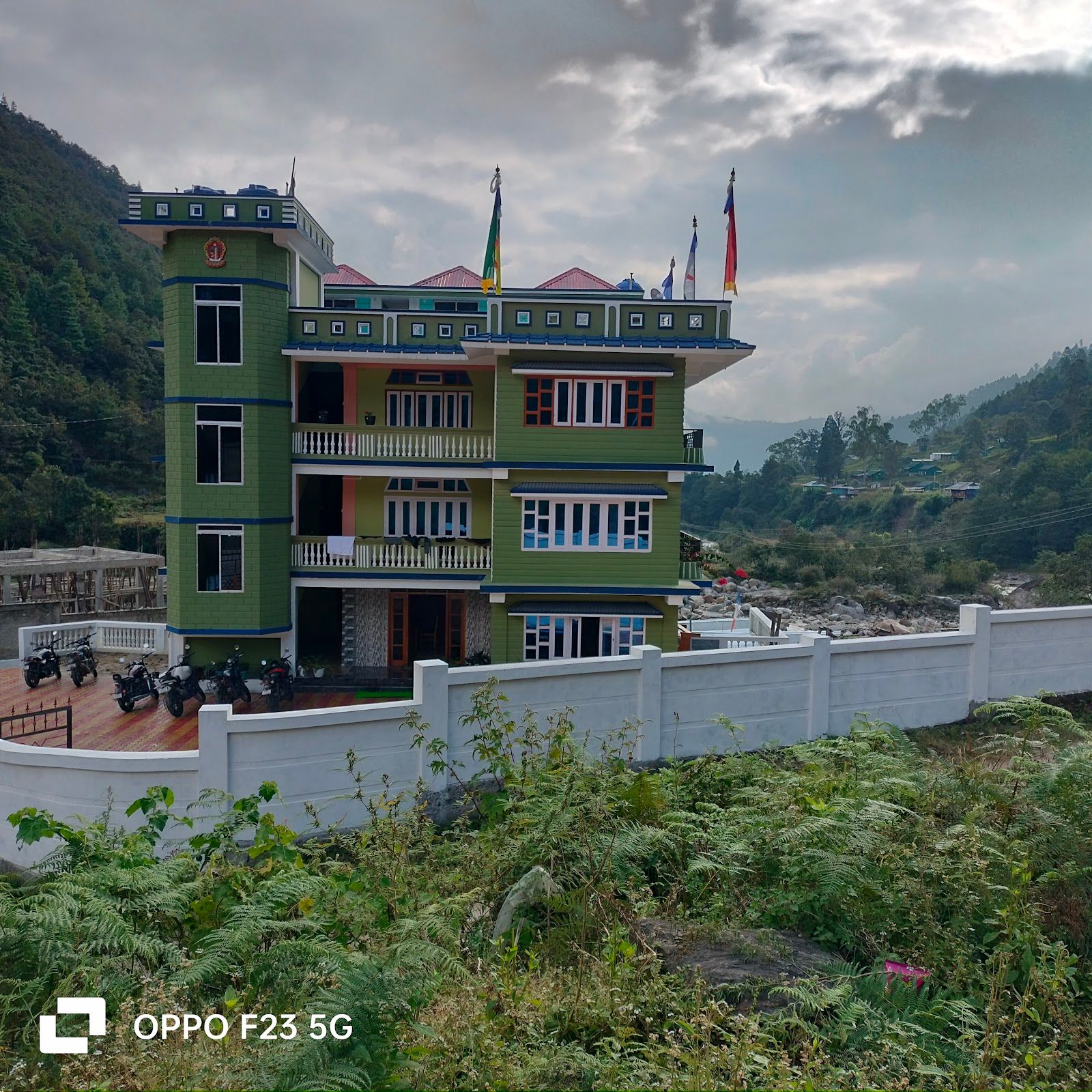 Homestay w/ River Views & Home-Cooked Meals, AP in Dirang, AP 1
