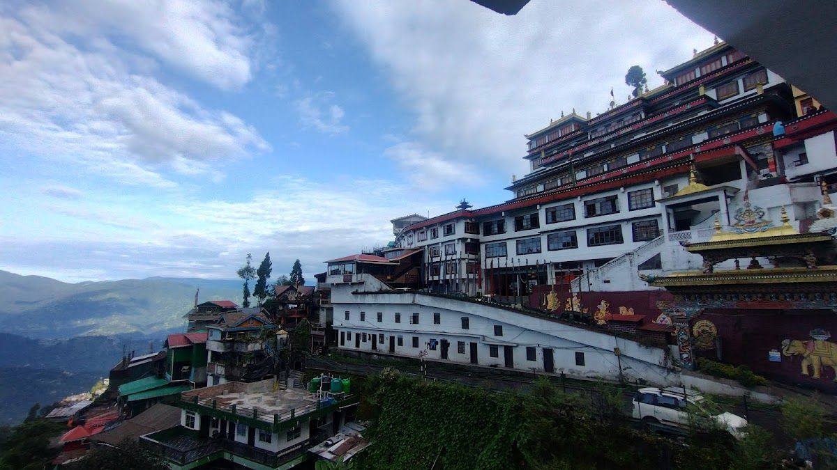 Darjeeling Romance w/ Sunrise, Sunset & Fireplace
